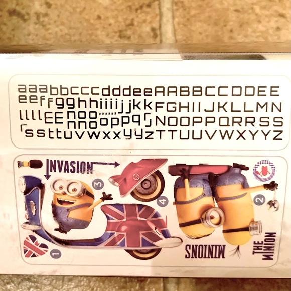 Wall Art Decals Minion Mega Pack 1 Giant + 16 large includes 117 pieces - Picture 4 of 11